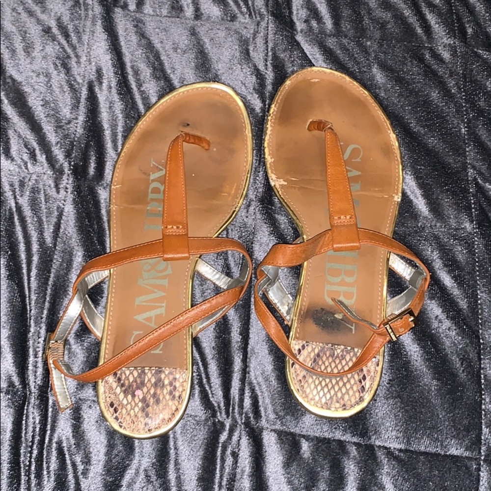 cute sandals!!